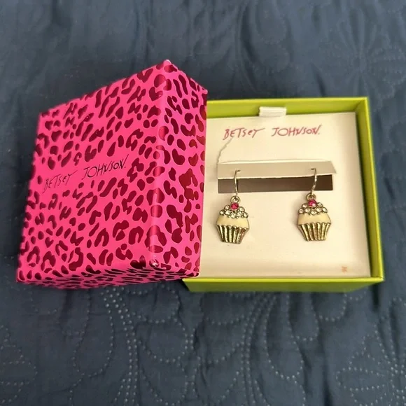 Betsey Johnson cupcake earrings - Picture 2 of 3